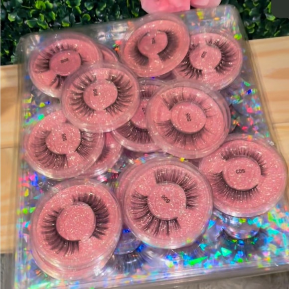 Lashes - Picture 1 of 1